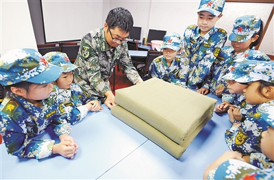 讲规矩 学内务 教学演示用品 助力规范养成与实践教学